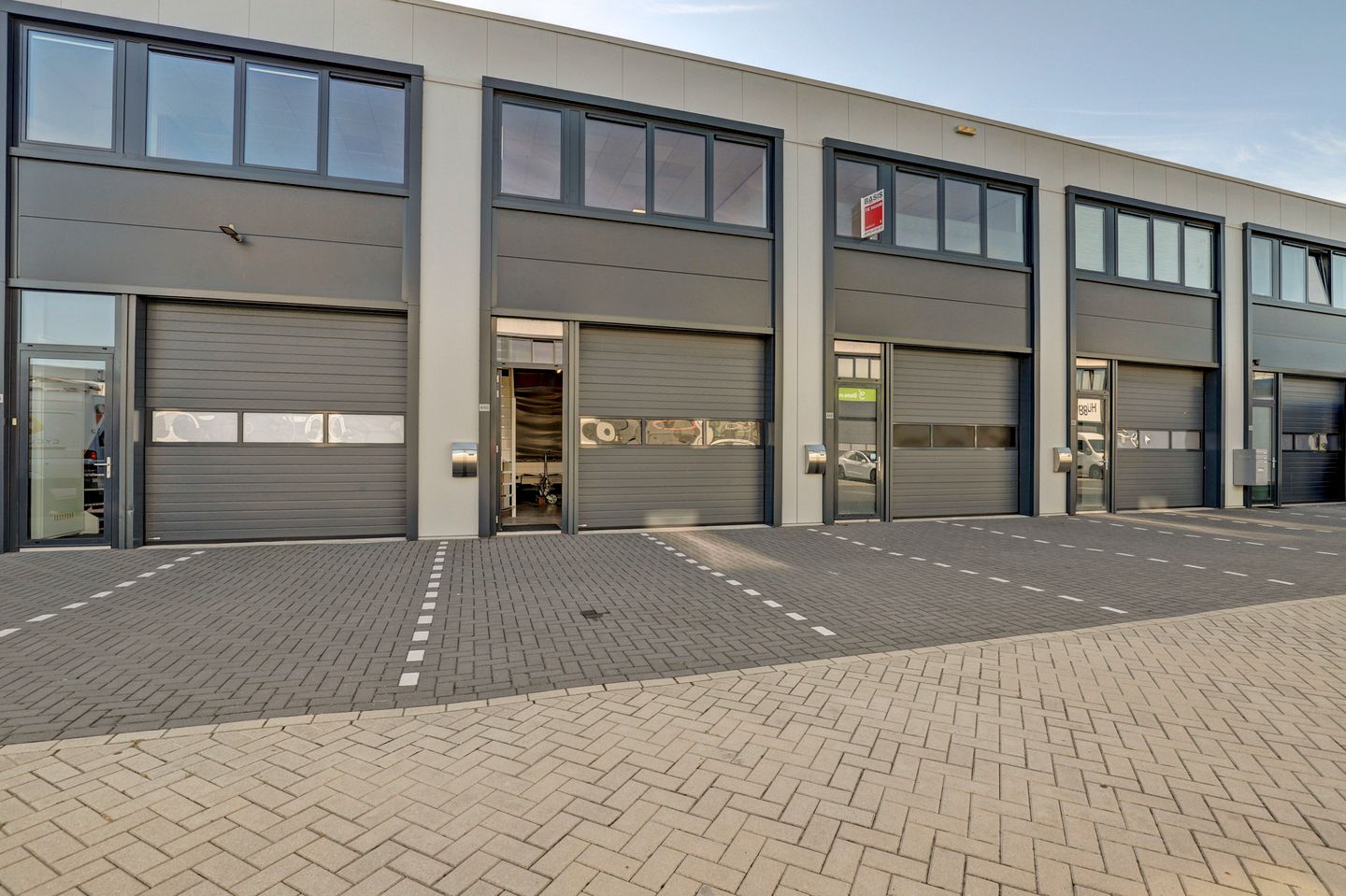 Bekijk foto 1 van Titaniumweg 446