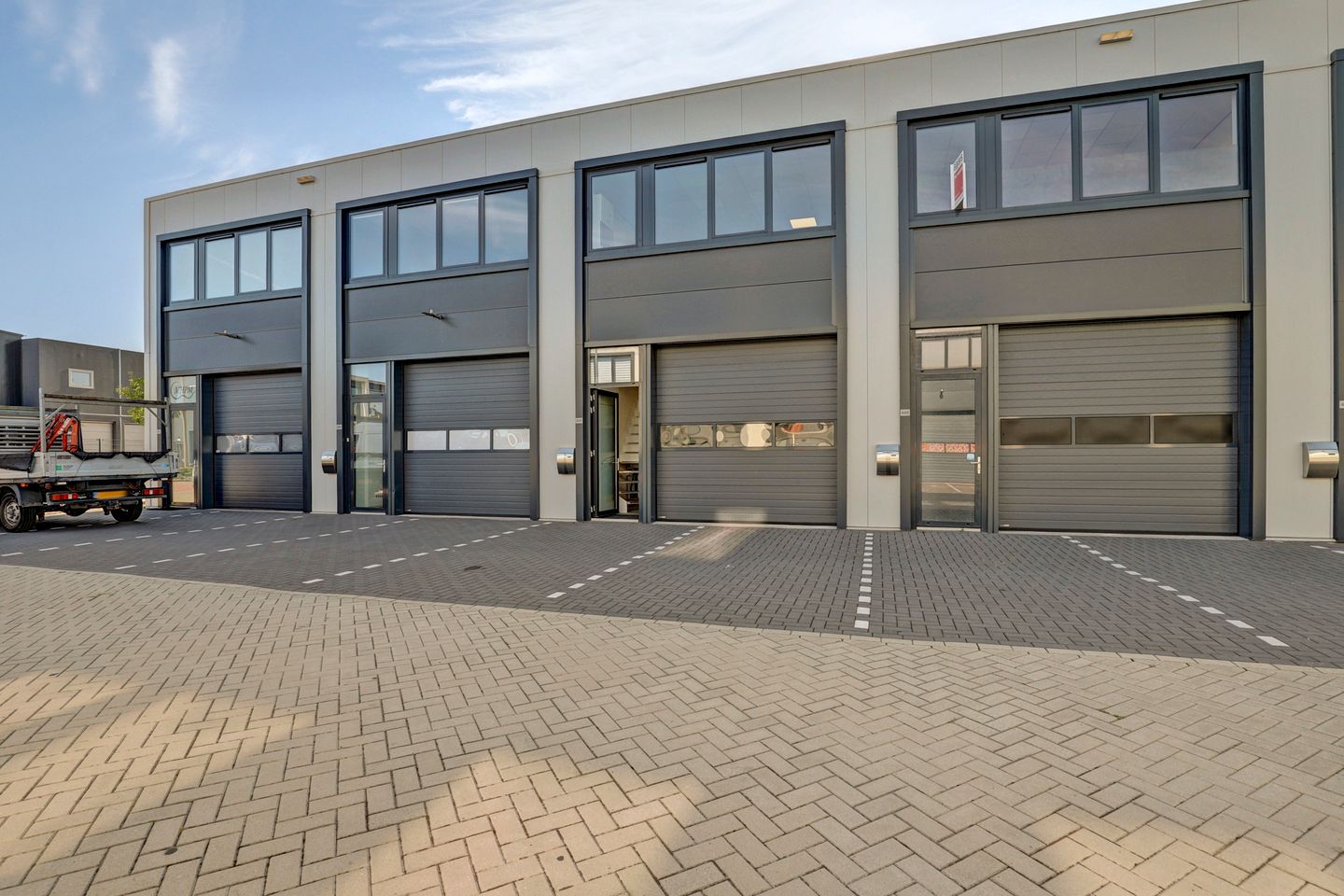 Bekijk foto 5 van Titaniumweg 446