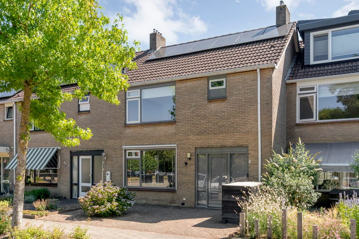 Tussenwoning te koop: Meteoorlaan 8, Hardenberg