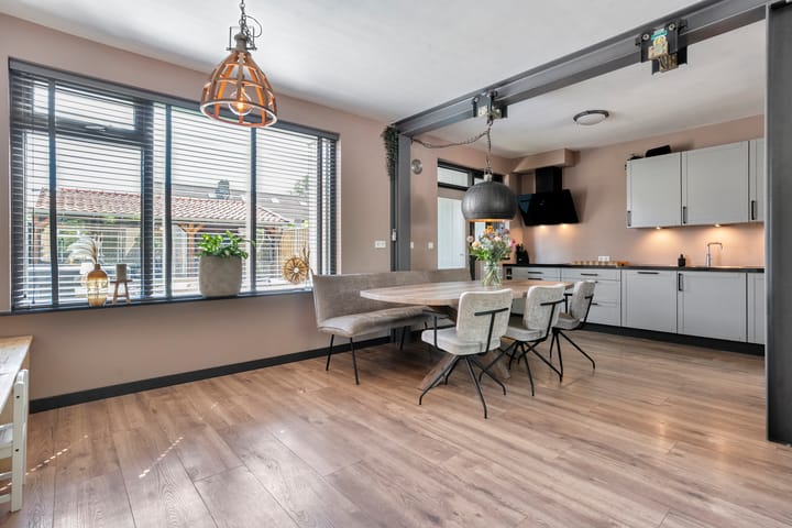 Tussenwoning te koop: Meteoorlaan 8, Hardenberg
