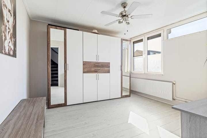Tussenwoning te koop: Christinastraat 8, Nieuw-Beijerland
