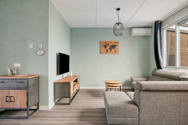 Tussenwoning te koop: Brahmalaan 12, Barneveld