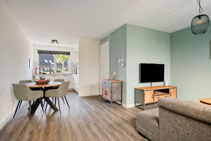 Tussenwoning te koop: Brahmalaan 12, Barneveld
