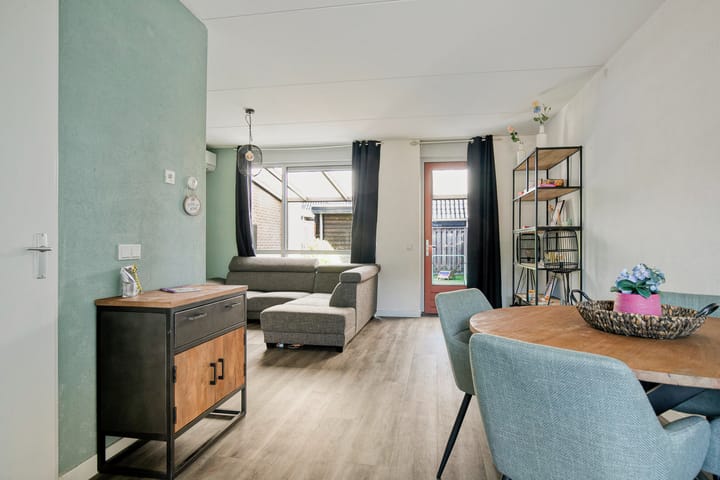 Tussenwoning te koop: Brahmalaan 12, Barneveld