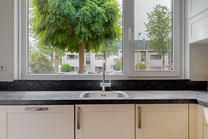 Tussenwoning te koop: Loethoelilaan 81, Amstelveen