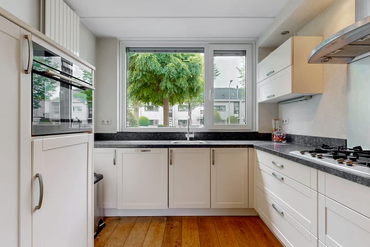 Tussenwoning te koop: Loethoelilaan 81, Amstelveen