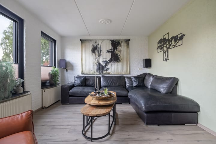 Twee-onder-één-kap te koop: De Bargies 21, Emmen