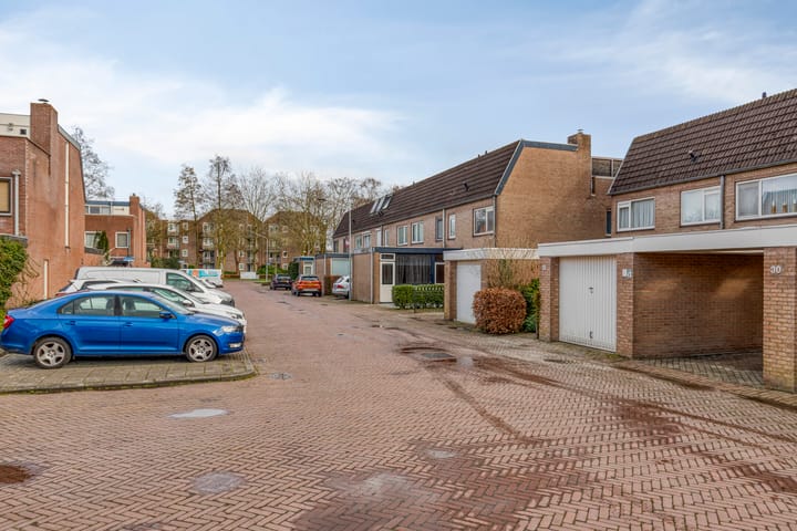 Tussenwoning te koop: Duivenhof 30, Made