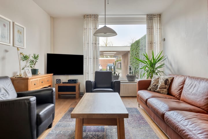 Tussenwoning te koop: Duivenhof 30, Made