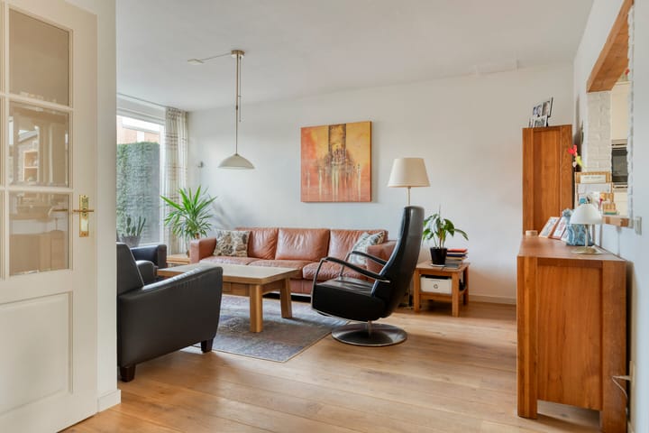 Tussenwoning te koop: Duivenhof 30, Made