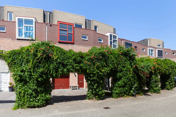 Tussenwoning te koop: Engelsche Boomgaert 11, Vlaardingen