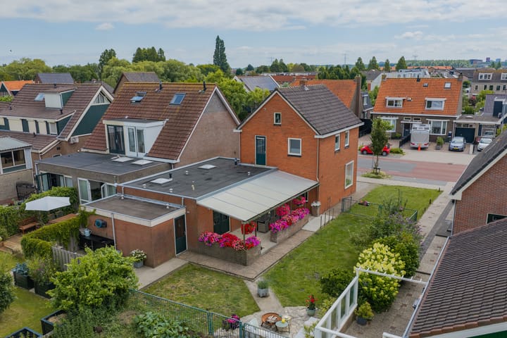 Vrijstaande woning te koop: Kerkstraat 164, Oostzaan