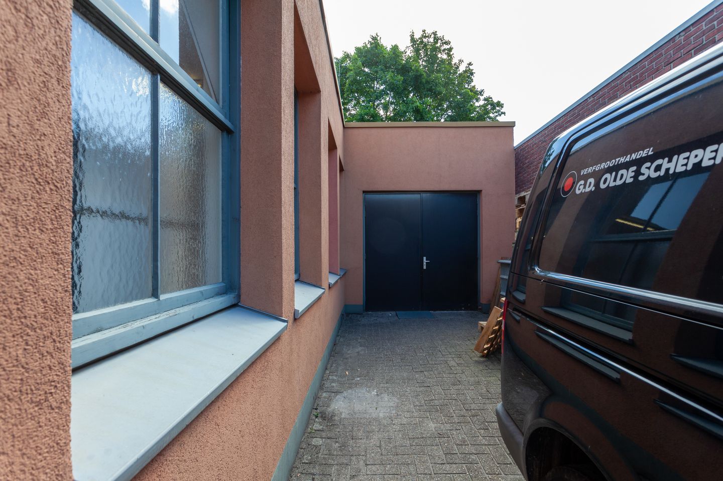 View photo 3 of Oostveenweg 111