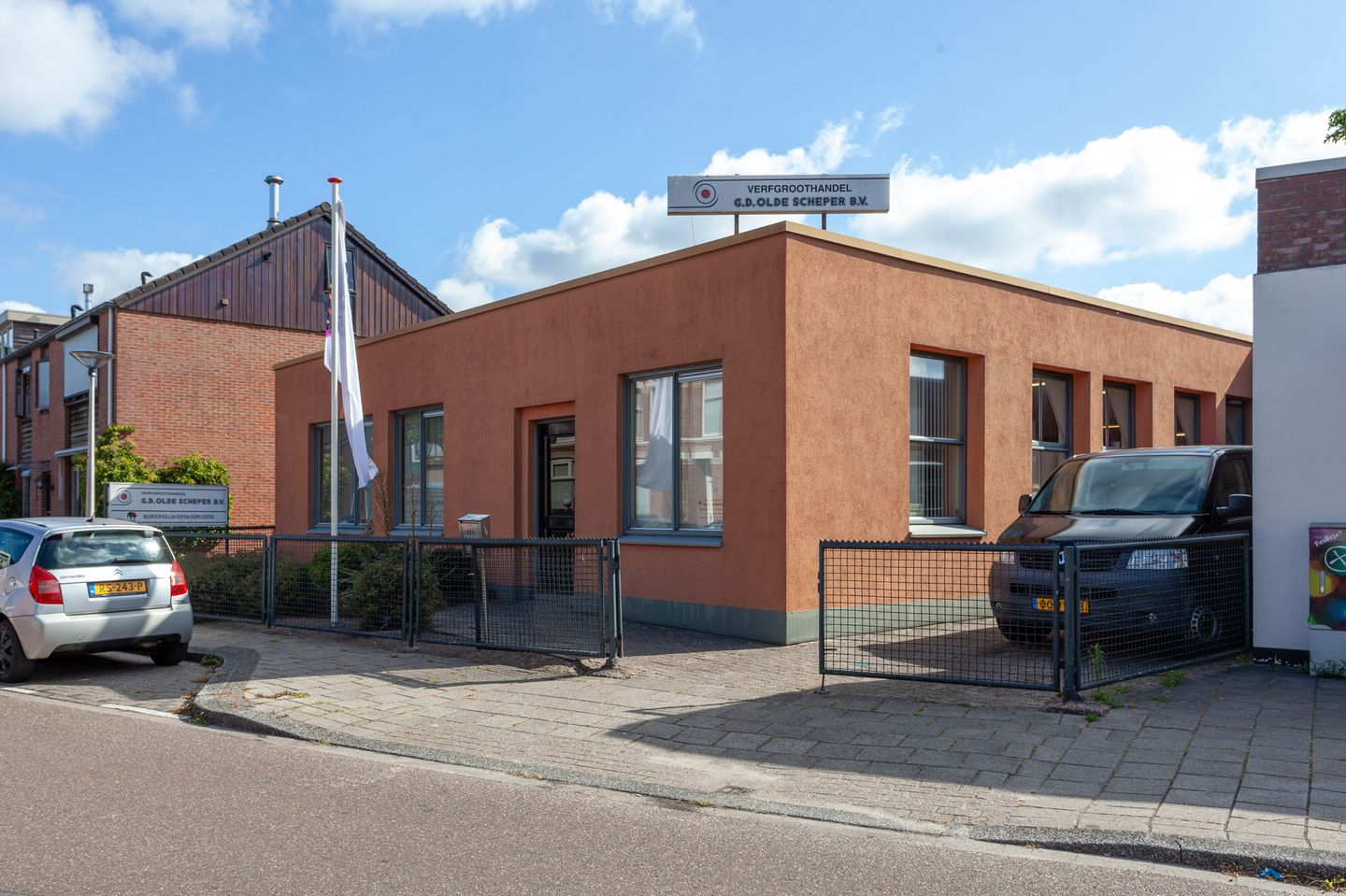 View photo 1 of Oostveenweg 111