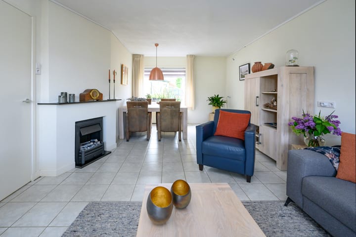 Twee-onder-één-kap te koop: Loubergweg 18, Eerbeek
