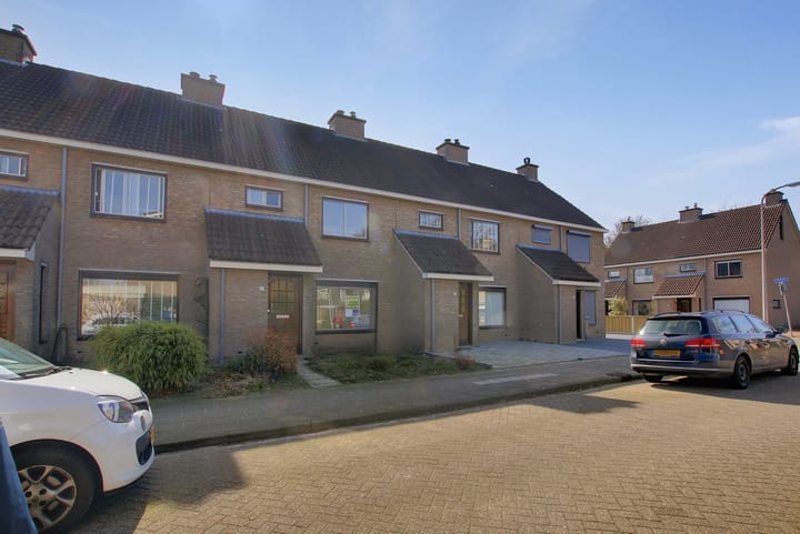 Twee-onder-één-kap te huur: Slangenburg 36, Almelo