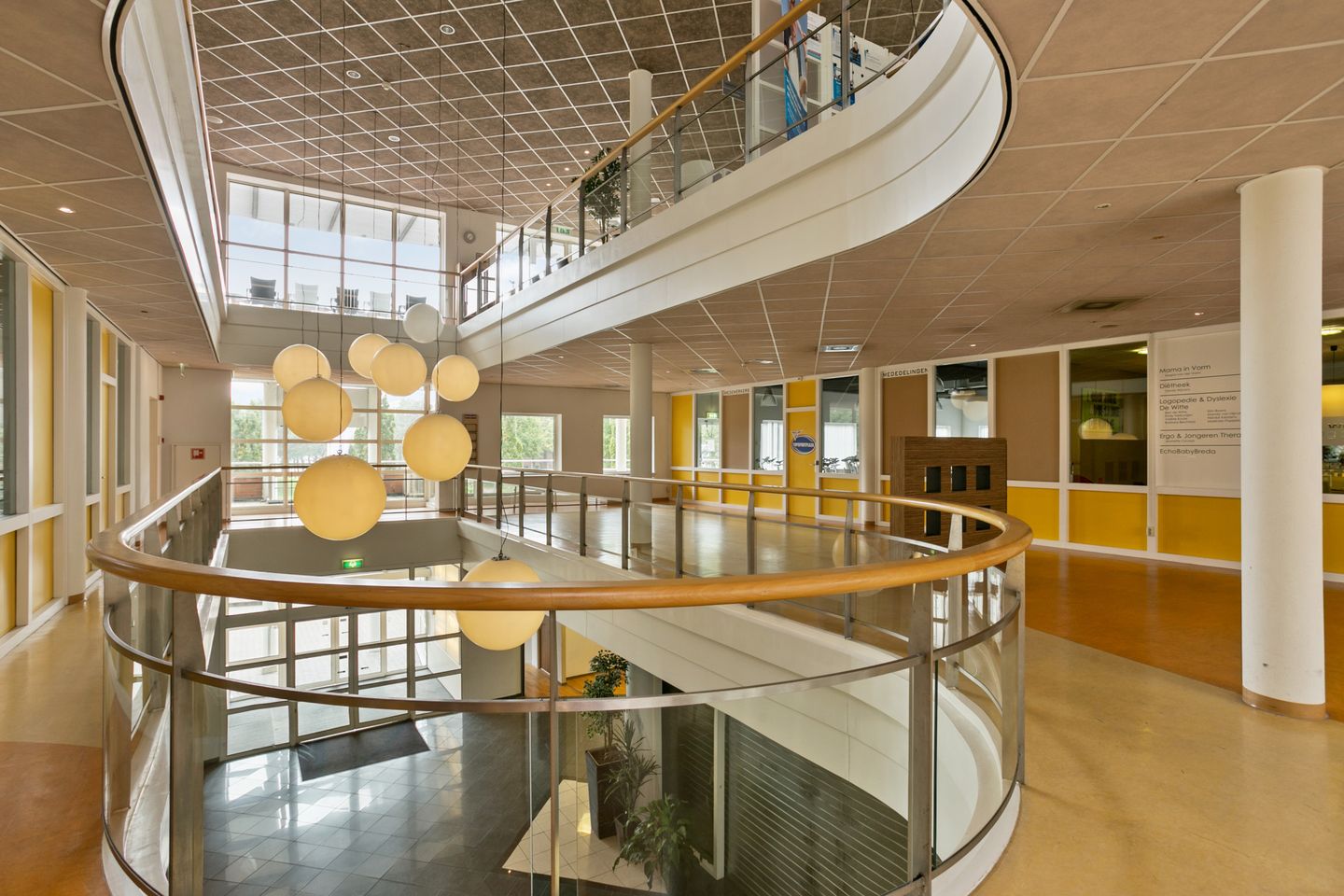 Bekijk foto 5 van Hambroeklaan 1