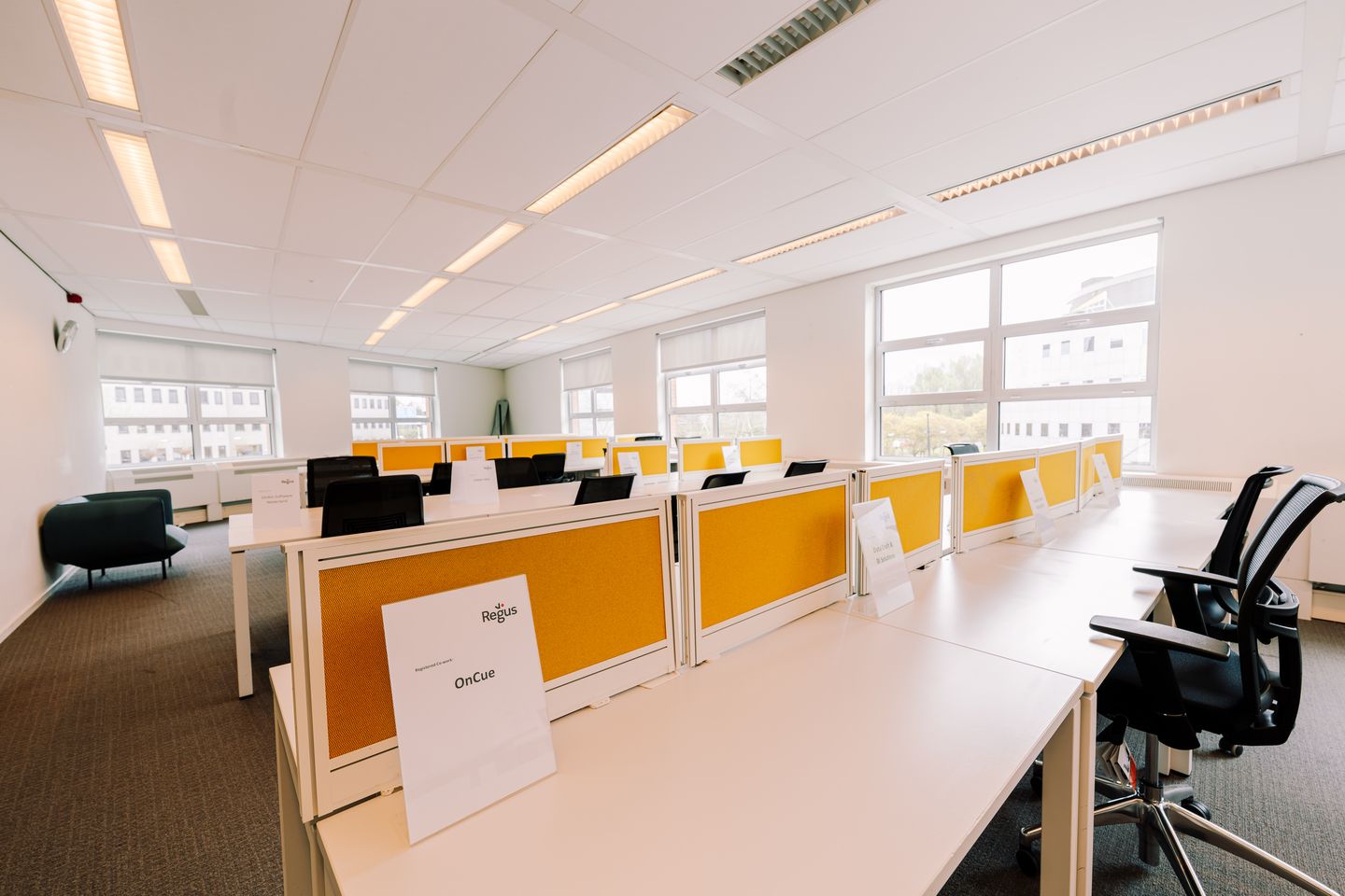 Bekijk foto 1 van Newtonlaan 115