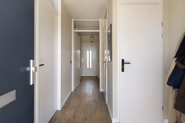 Tussenwoning te koop: Augustalaan 30, Bergen Op Zoom