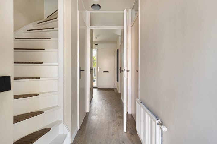 Tussenwoning te koop: Augustalaan 30, Bergen Op Zoom
