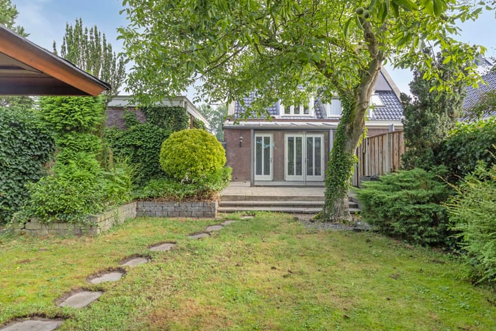 Twee-onder-één-kap te koop: H.W. Bentinckstraat 7, Diepenheim