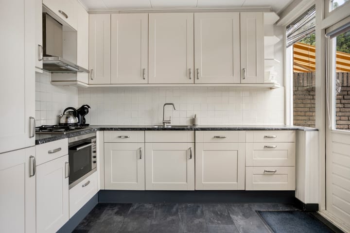 Tussenwoning te koop: Burgemeester Verstegenstraat 13, Westzaan