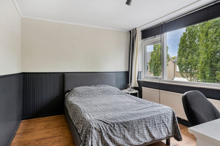 Tussenwoning te koop: Burgemeester Verstegenstraat 13, Westzaan