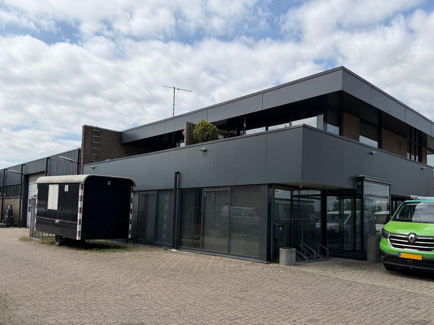 Bekijk foto 2 van Robbertsmatenstraat 17