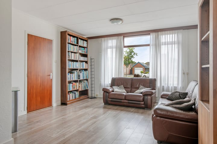 Vrijstaande woning te koop: Kanaalkade 69, Axel