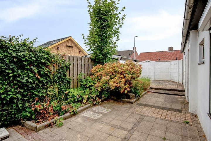 Vrijstaande woning te koop: Kanaalkade 69, Axel
