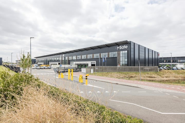 Tufsteen 8-9, Hoofddorp