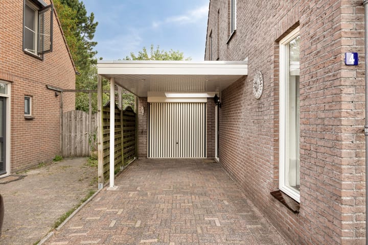 Twee-onder-één-kap te koop: Hoveniersland 4, Noordscheschut