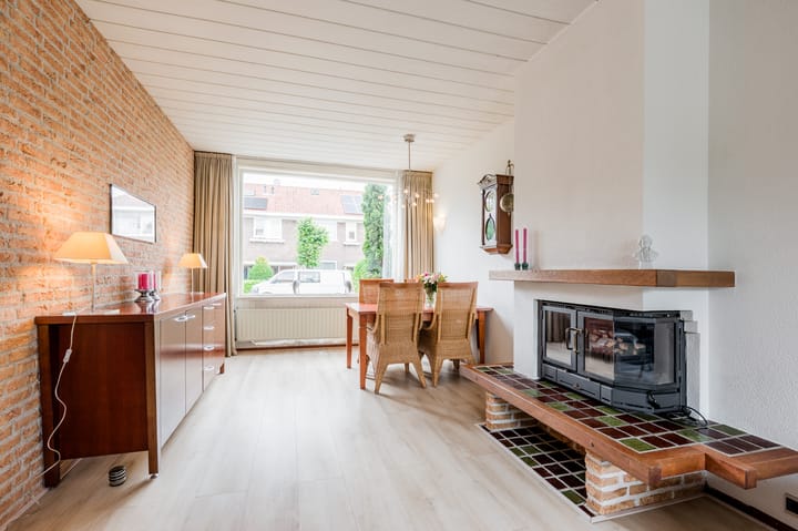 Tussenwoning te koop: Burgemeester van Damstraat 6, Duivendrecht