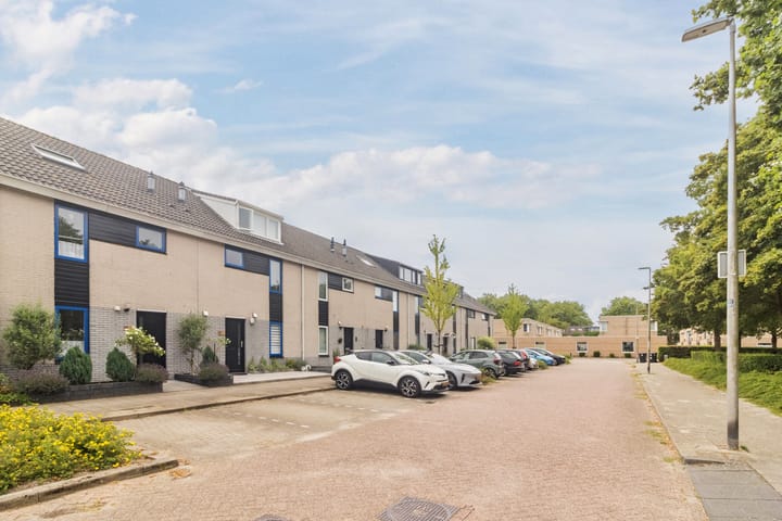 Tussenwoning te koop: Rosweide 4, Zoetermeer