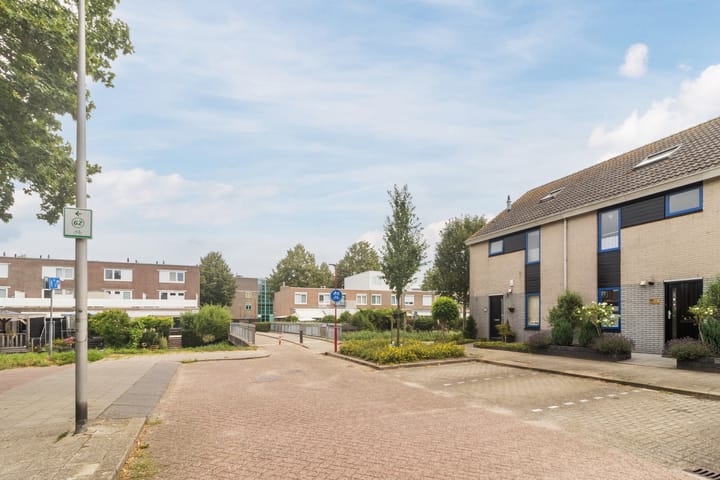 Tussenwoning te koop: Rosweide 4, Zoetermeer