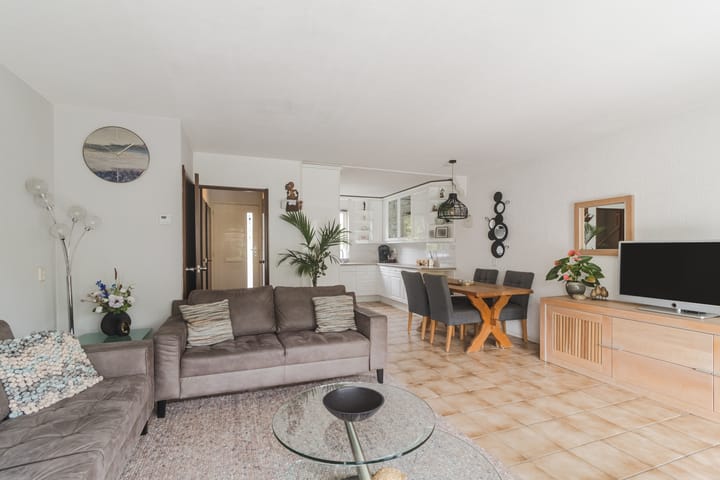 Tussenwoning te koop: Rosweide 4, Zoetermeer