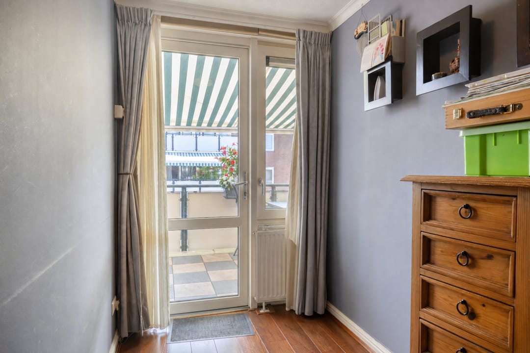 Photo 11 of Bisschopstraat 20-B