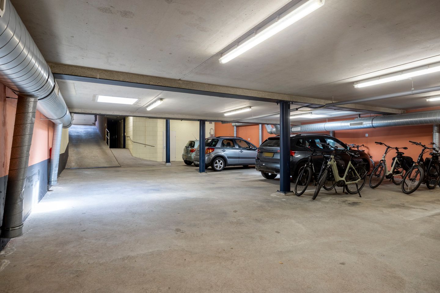 Photo 20 of Bisschopstraat 20-B