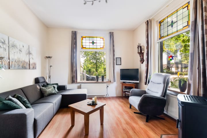 Twee-onder-één-kap te koop: Steenhoffstraat 52, Soest
