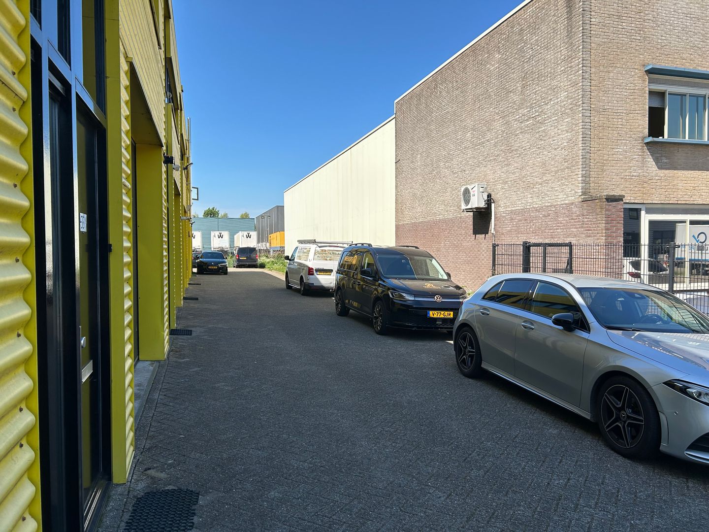 View photo 2 of Ambachtsweg 33-N