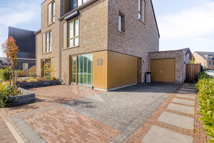 Twee-onder-één-kap te koop: Huiszwaluwstraat 52, Heerhugowaard