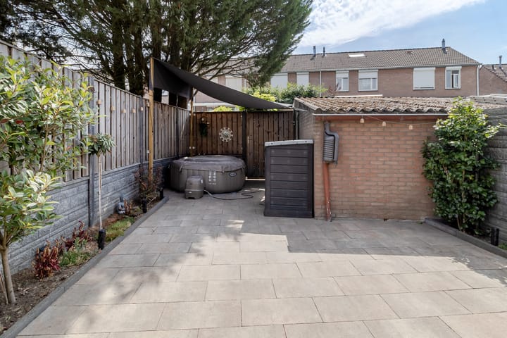 Tussenwoning te koop: Frans Halsstraat 11, Heerlen