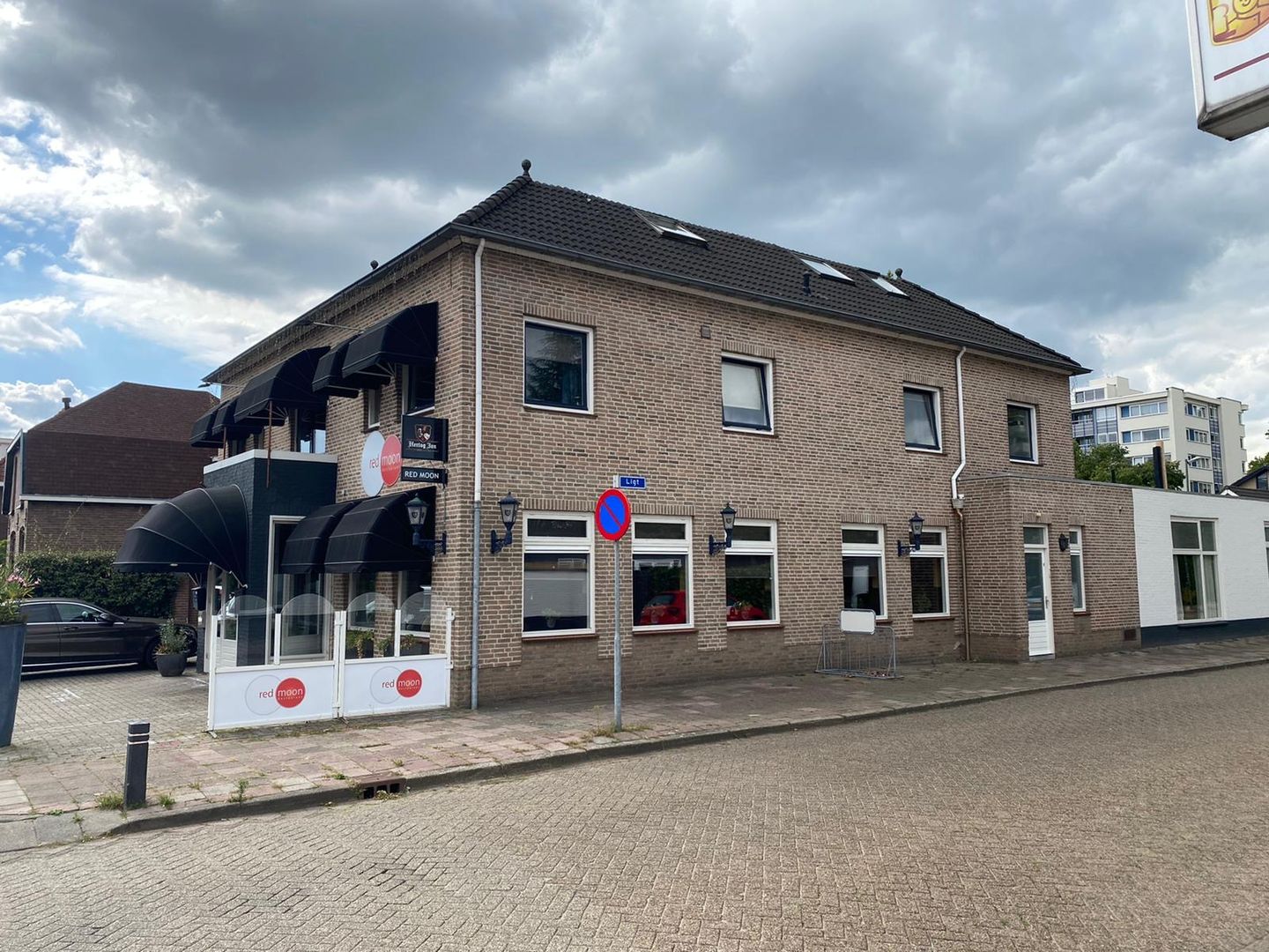 Bekijk foto 2 van Van Vroonhovenlaan 55