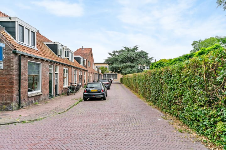 Hoekwoning te koop: Pieter Florisstraat 15, Hoorn