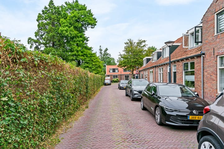 Hoekwoning te koop: Pieter Florisstraat 15, Hoorn