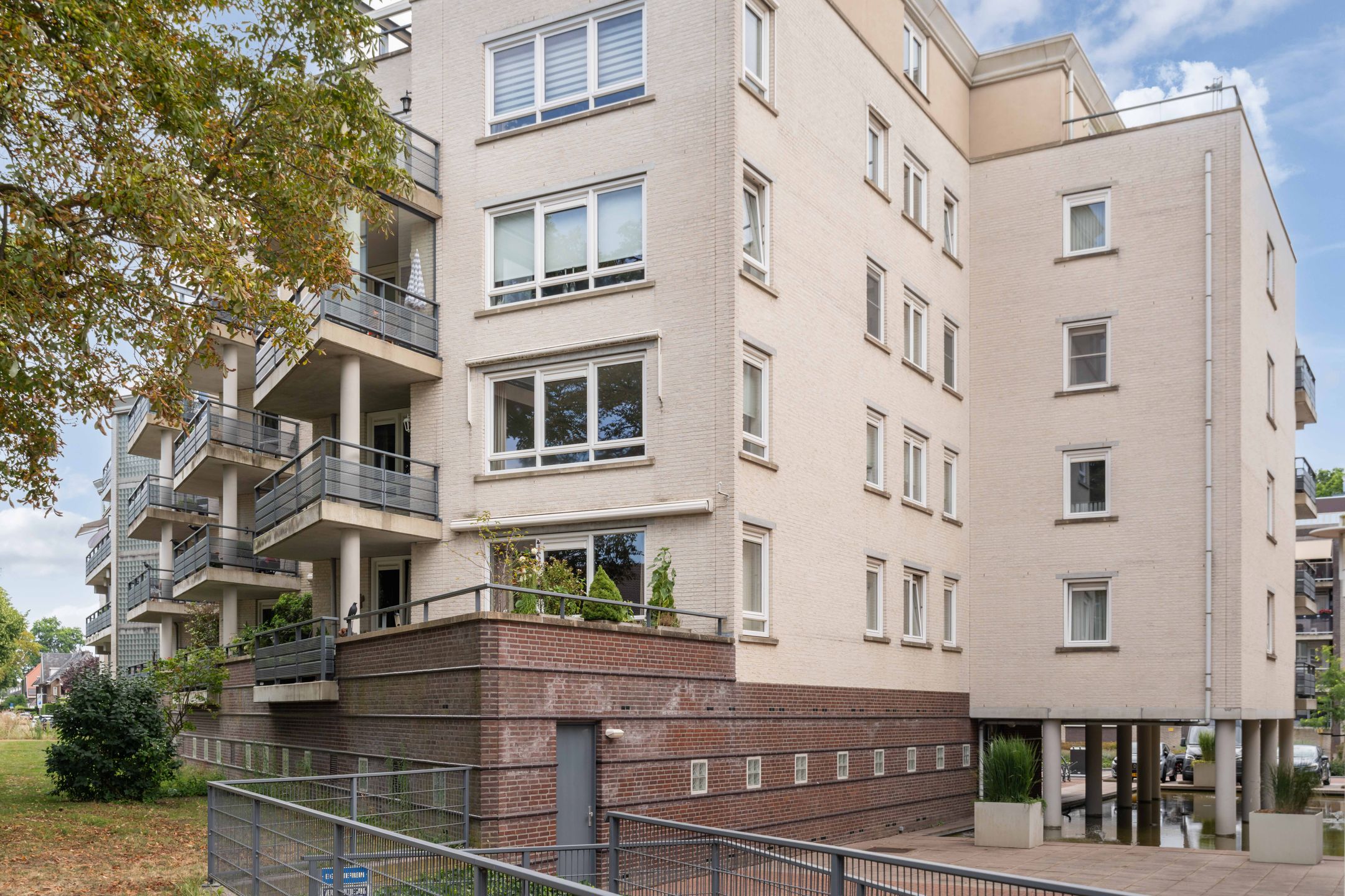 Photo 48 of Jan van der Croonstraat 69