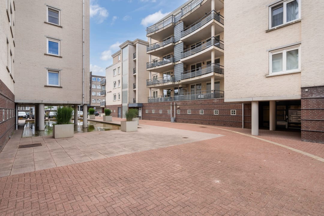 Photo 41 of Jan van der Croonstraat 69
