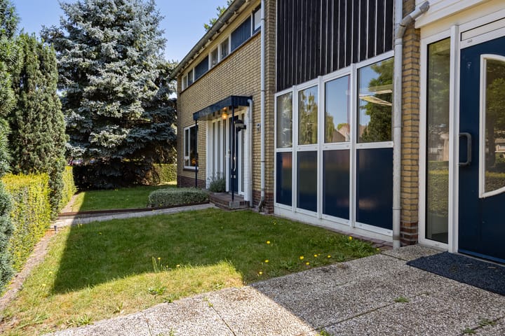 Vrijstaande woning te koop: Burgemeester Falkenaweg 76, Heerenveen