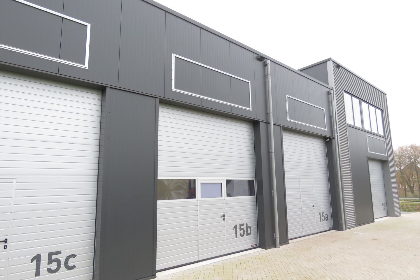 View photo 1 of Kokerbijl 15-b