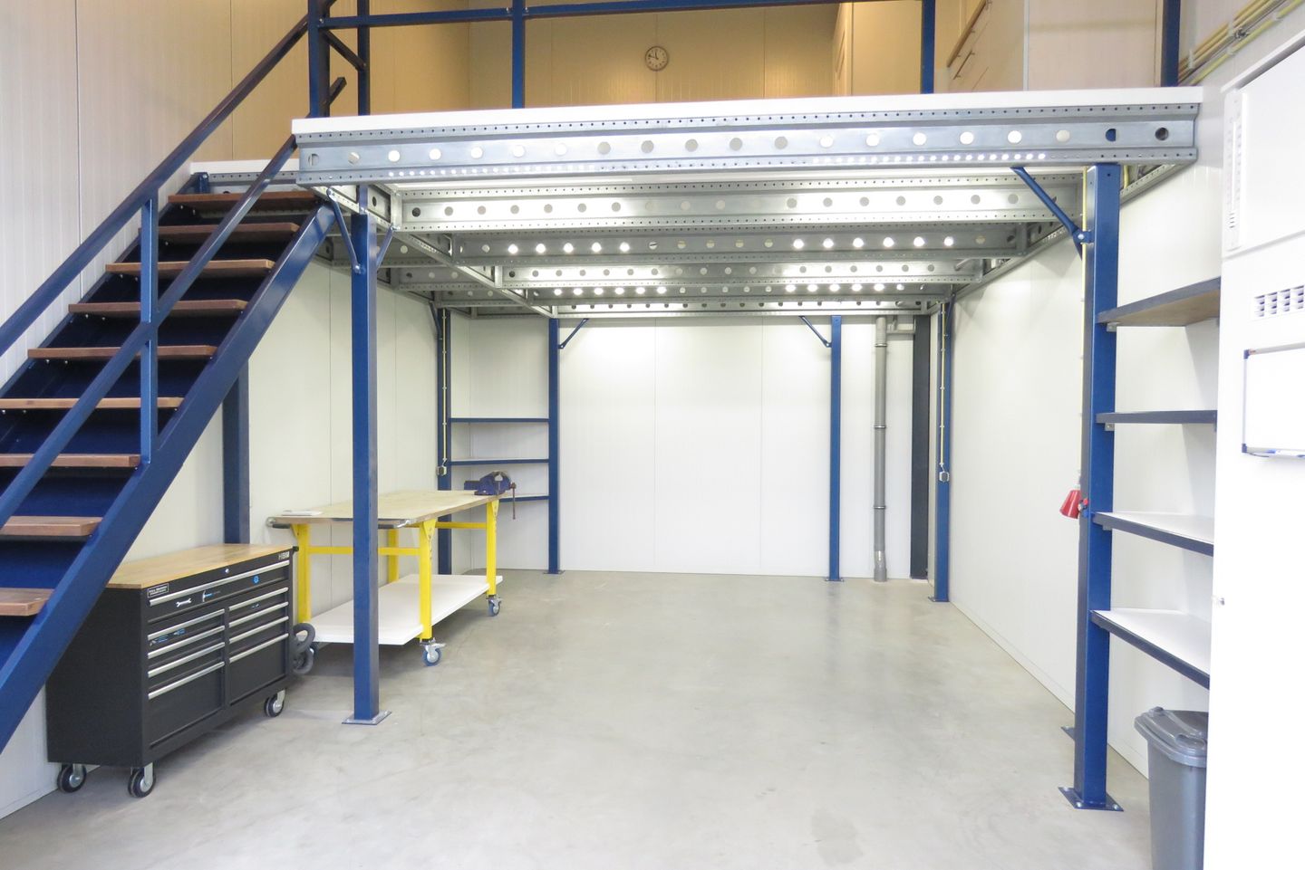 View photo 4 of Kokerbijl 15-b